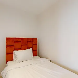 https://greenfuture-a-a-tower-two-bedrooms.sharjah-hotels.com